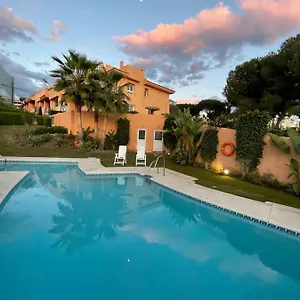 Kwatera prywatna Deluxe In Royal Cabopino Townhouse, Marbella